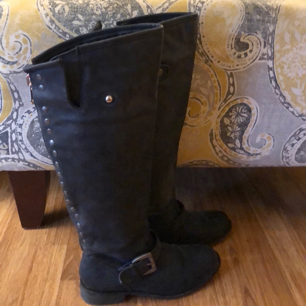 Grey boots